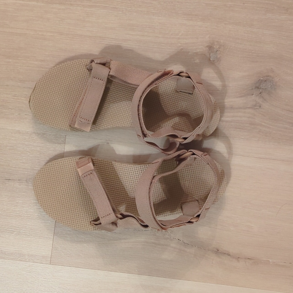 Tevas - women's size 8 - tan Tevas